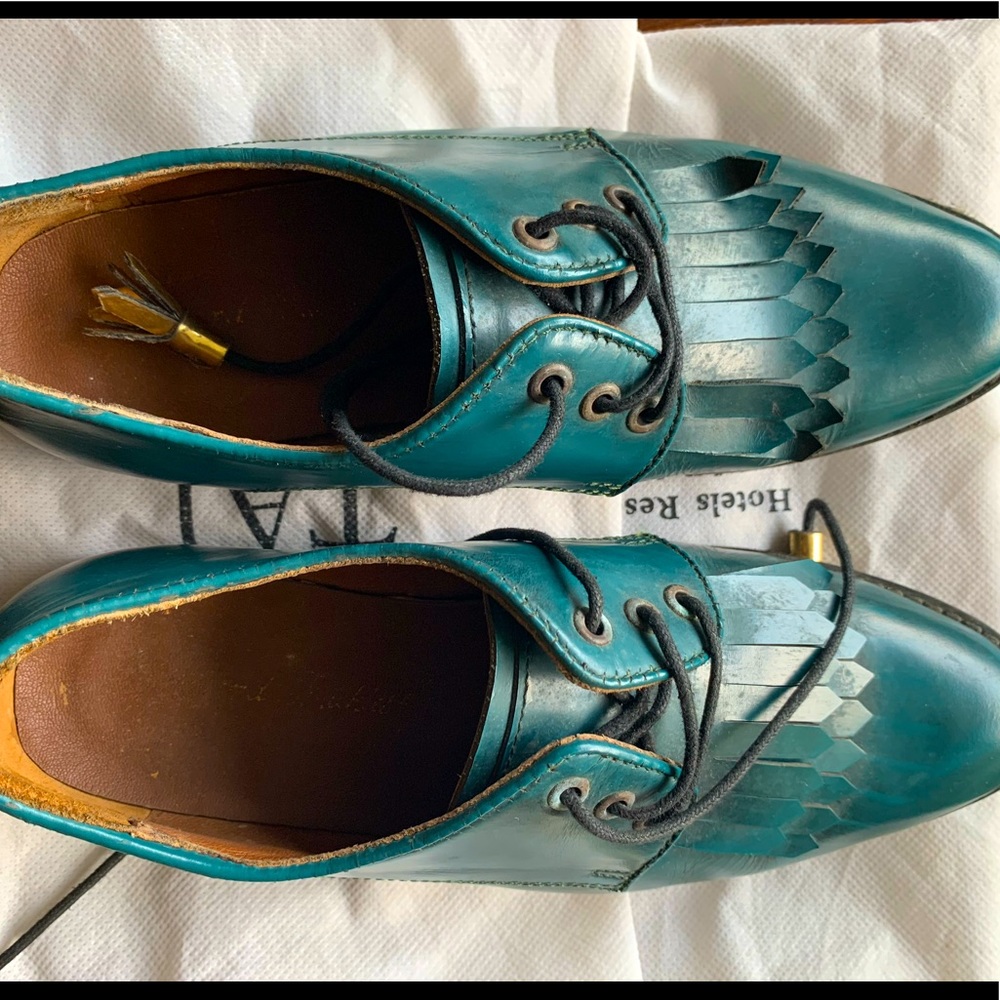 BEAUTIFULLY UNIQUE FROM A BOUTIQUE: Teal real leather handcrafted brogues. - Picture 1 of 10